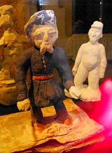 sculptures en argile et peintes, créées par l'atelier