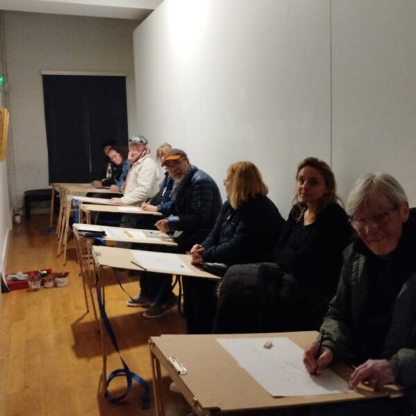 Devant les tableaux du musée, nous faisons des esquisses